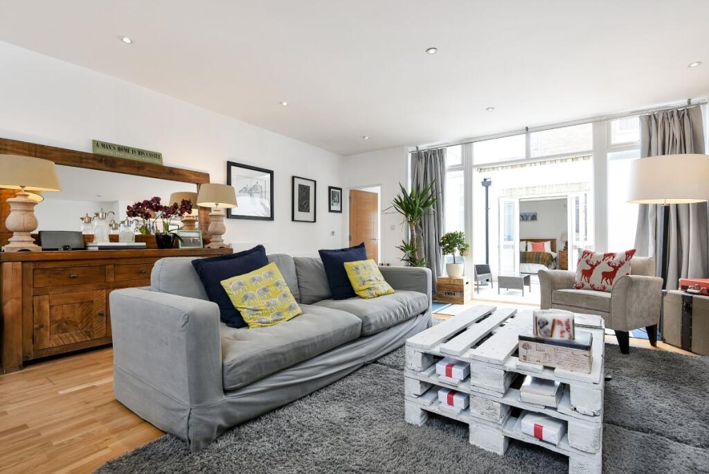 Main image of property: Lavender Hill, London, SW11