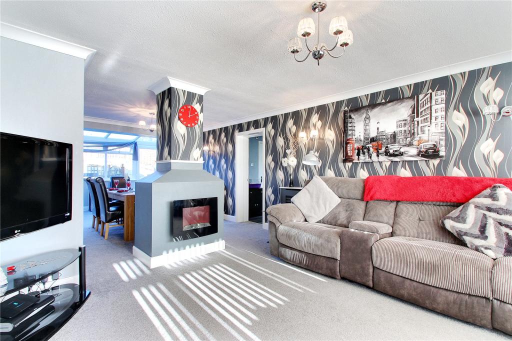 3 bedroom semidetached house for sale in Northdown Road, Longfield, DA3