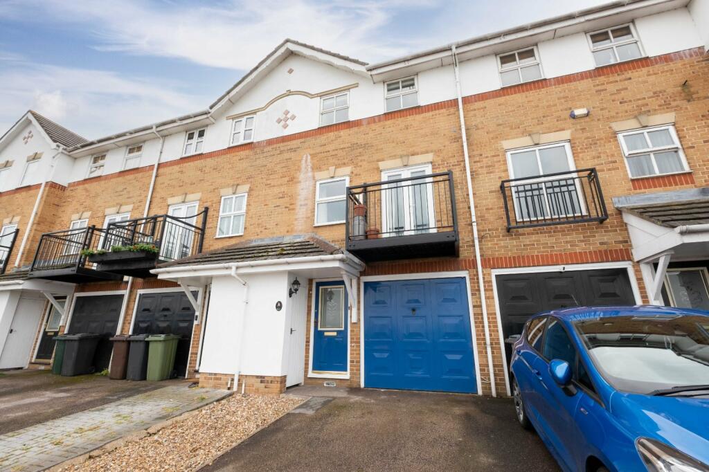 3 bedroom terraced house for sale in Sara Crescent, Greenhithe, DA9