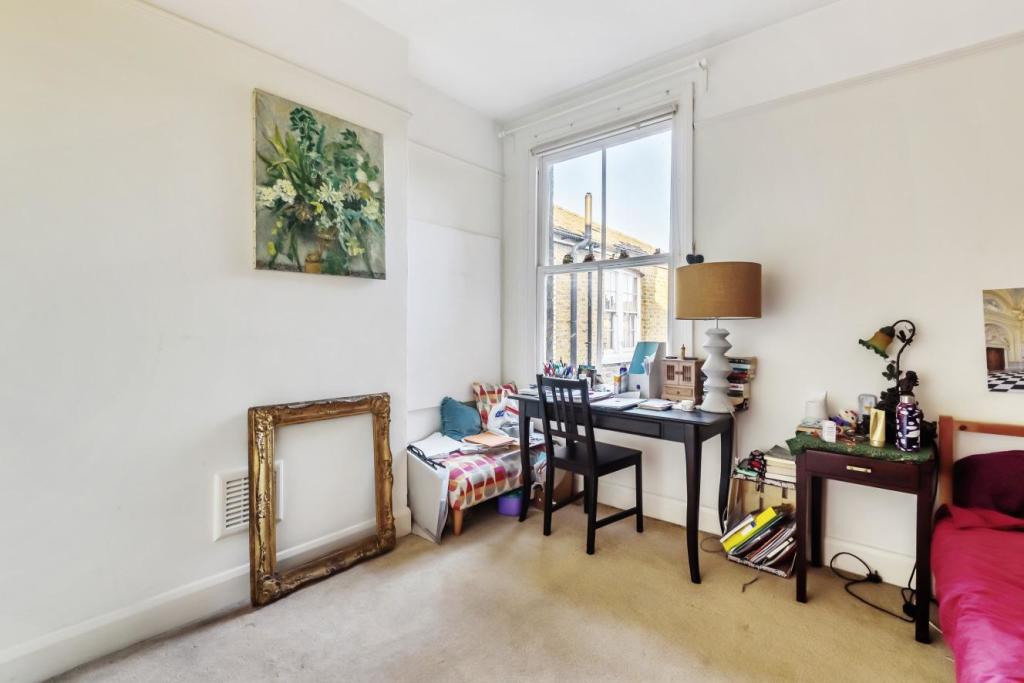 2 bedroom for sale in Queenstown Road, Battersea, SW8