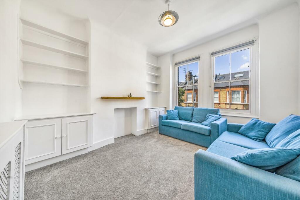 2 bedroom flat for sale in Ingelow Road, Battersea, SW8