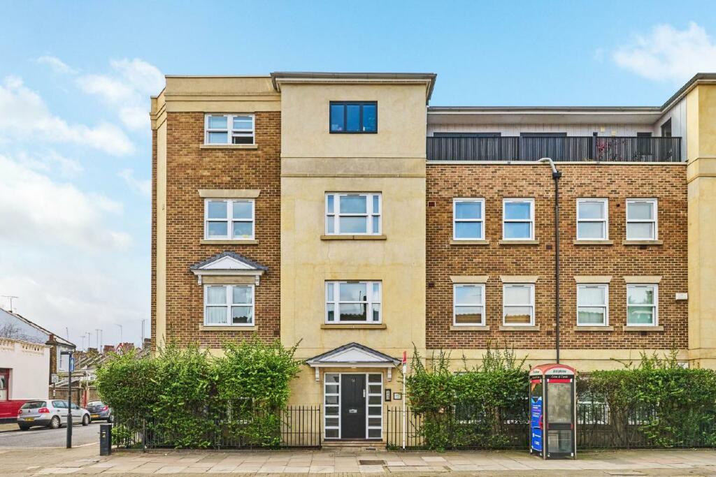 1 bedroom flat for sale in Latchmere Road, Battersea, SW11