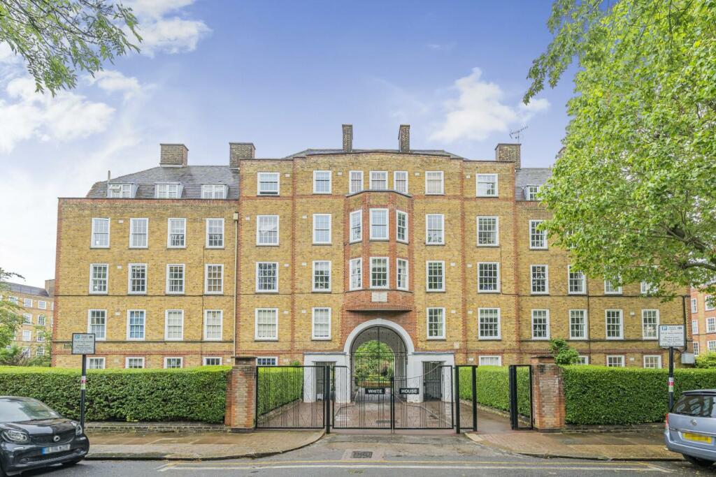 2 bedroom flat for sale in Vicarage Crescent, Battersea, SW11
