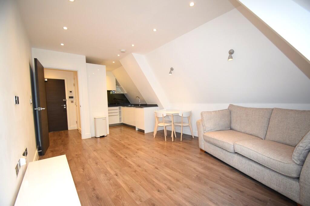 Main image of property: Kew Bridge Road