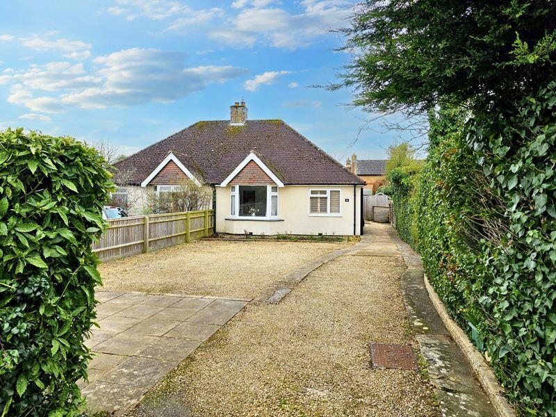 2 bedroom semidetached bungalow for sale in Oxford Road, Kidlington Ref AJR/TMT, OX5