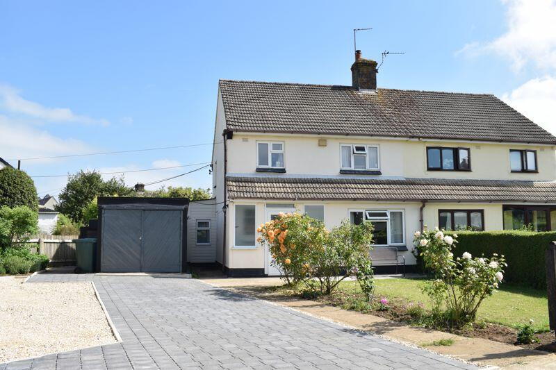 3 bedroom semidetached house for sale in Valentia Close, Bletchingdon