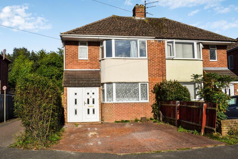 3 bedroom semidetached house for rent in Hazel Crescent, Kidlington, OX5