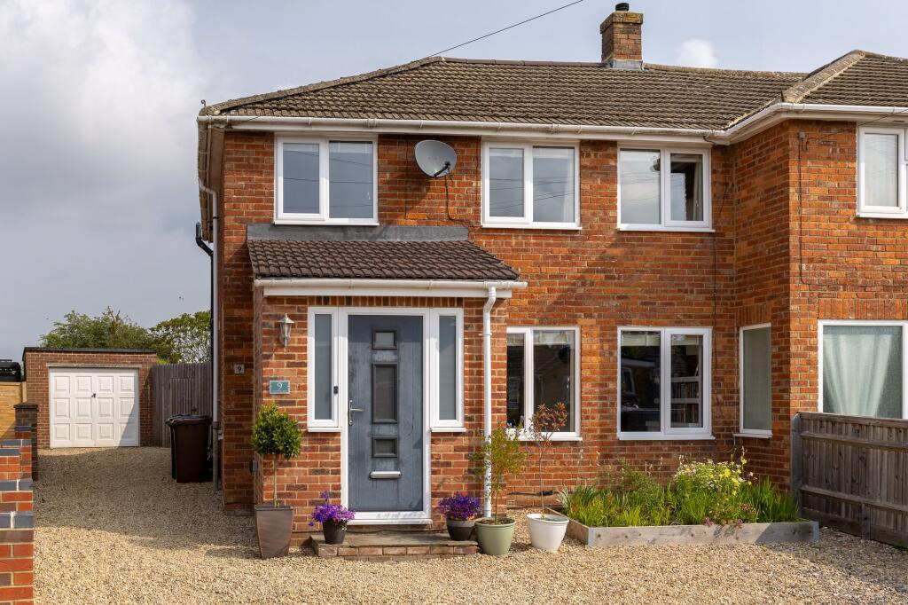 Main image of property: Cromwell Way, Kidlington, OX5