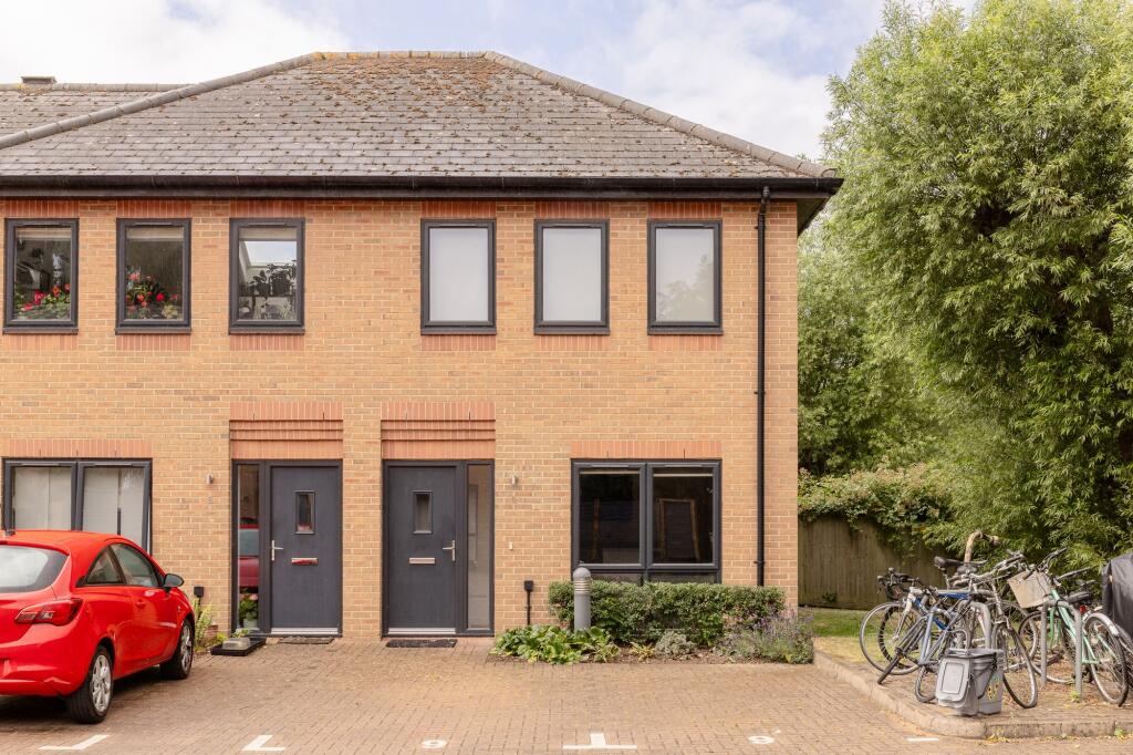 Main image of property: Lakesmere Close, Kidlington, OX5