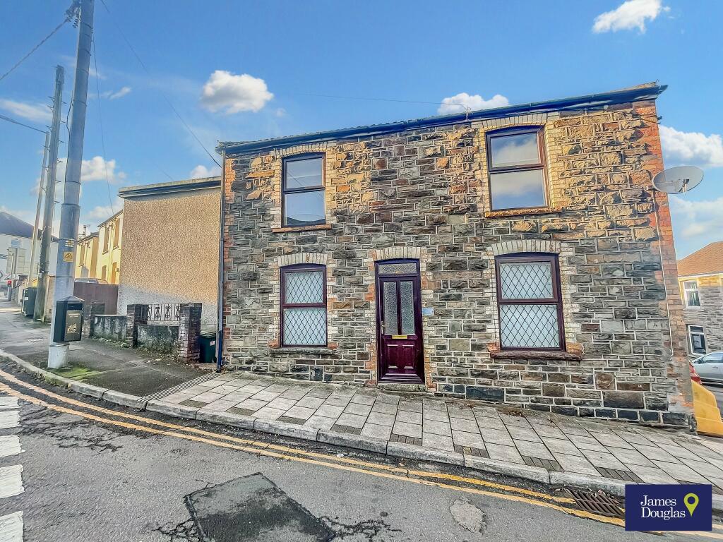 4 bedroom end of terrace house for sale in Albert Road, Graig