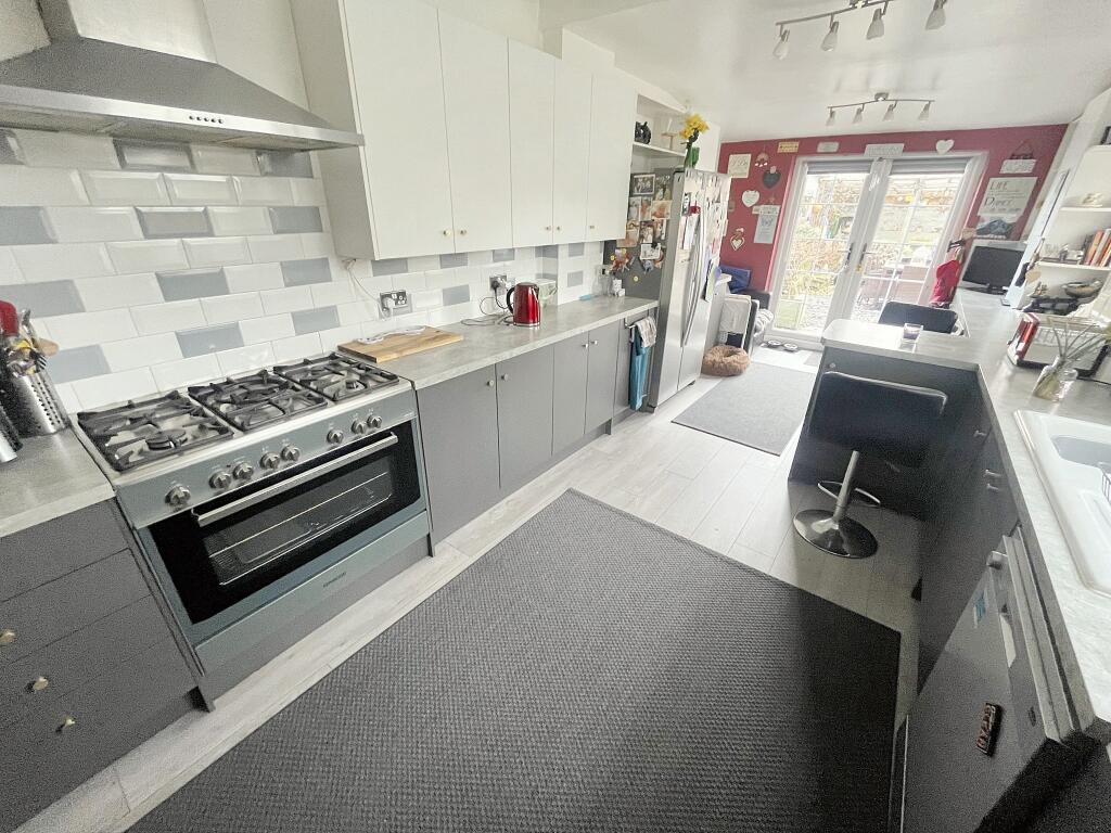 Additional property image - Oxford Street, Nantgarw, Cardiff