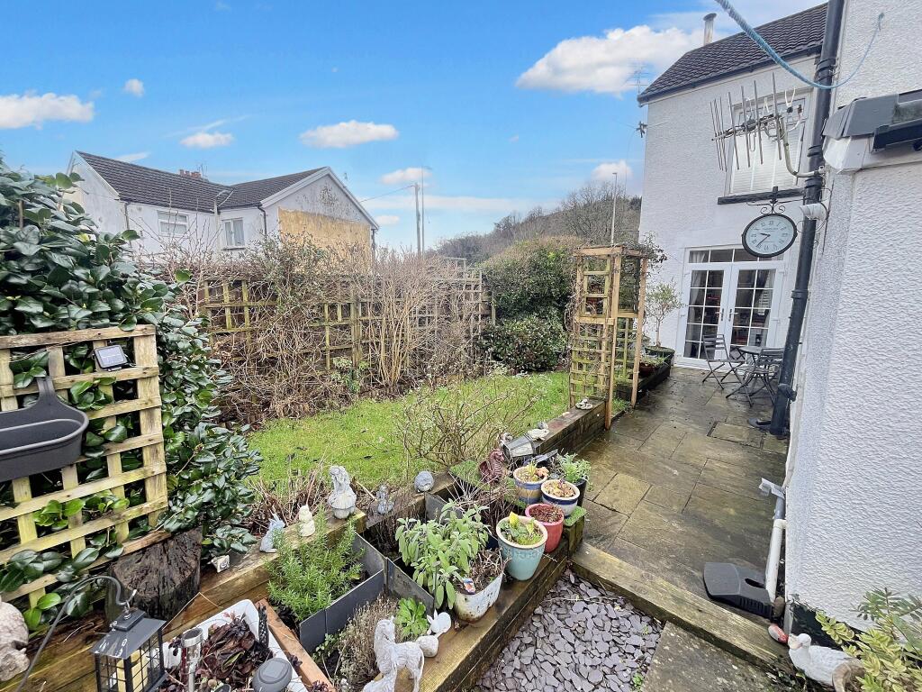 Additional property image - Oxford Street, Nantgarw, Cardiff