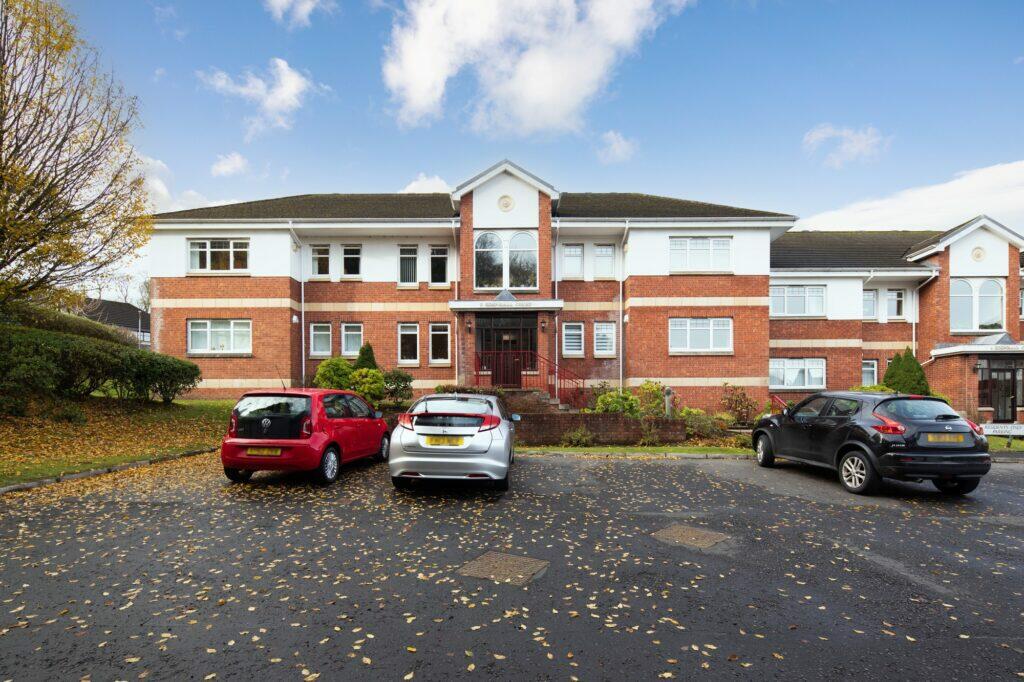3 bedroom apartment for sale in Edenhall Court, Mearnskirk, Newton