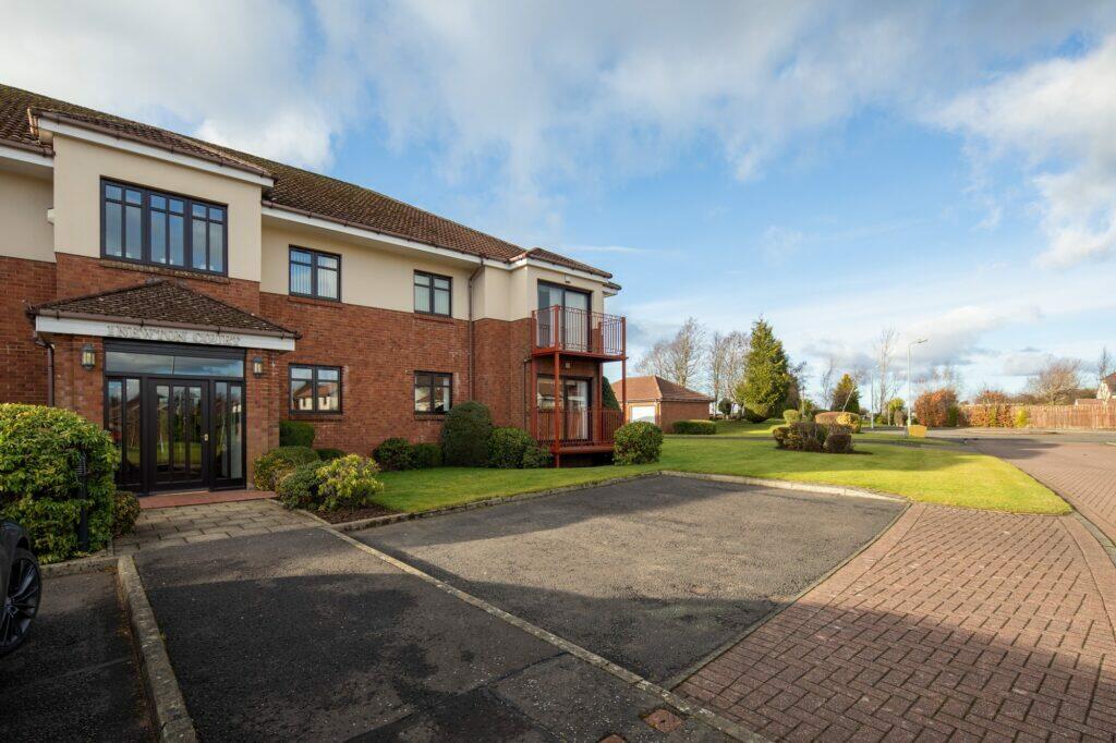 3 bedroom apartment for sale in Newton Court, Newton Mearns, G77