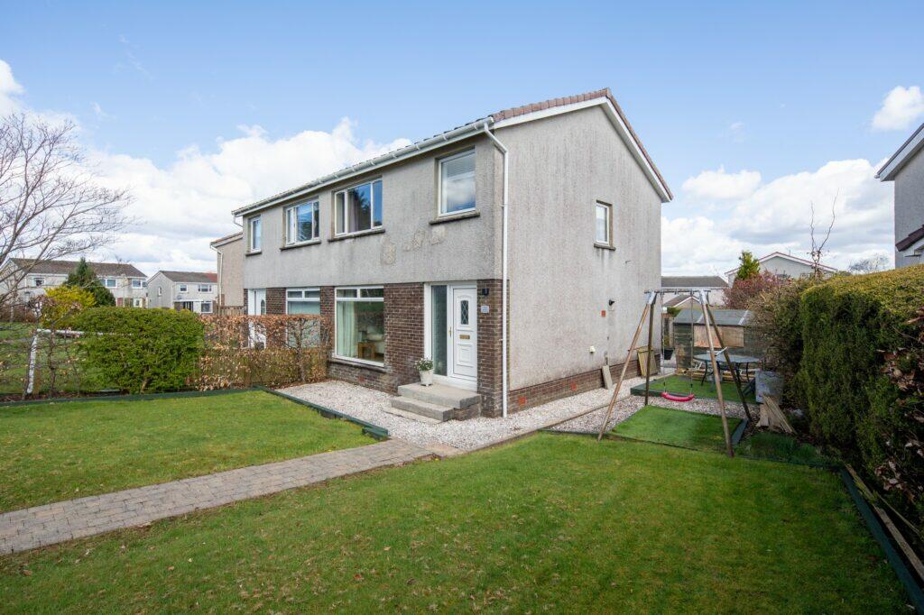 3 bedroom semidetached villa for sale in Weaver Avenue, Newton Mearns, G77