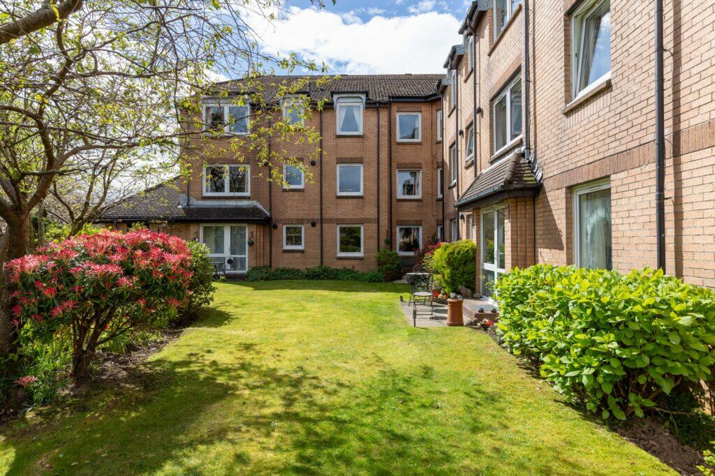 1 bedroom retirement property for sale in Homeshaw House, Broomhill