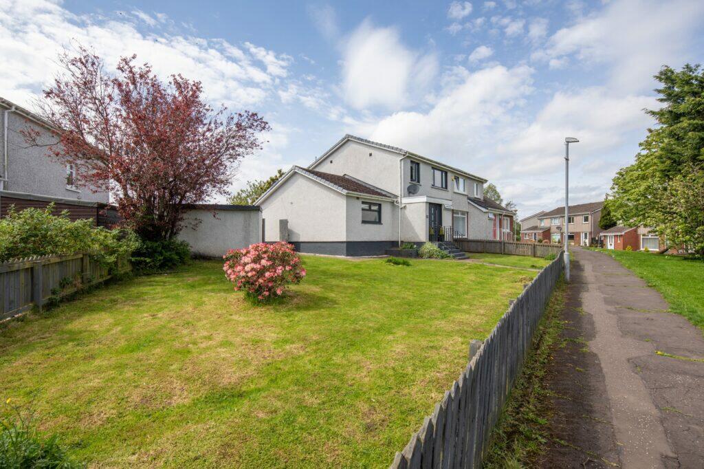 3 bedroom semidetached villa for sale in Corran Avenue, Newton Mearns, G77