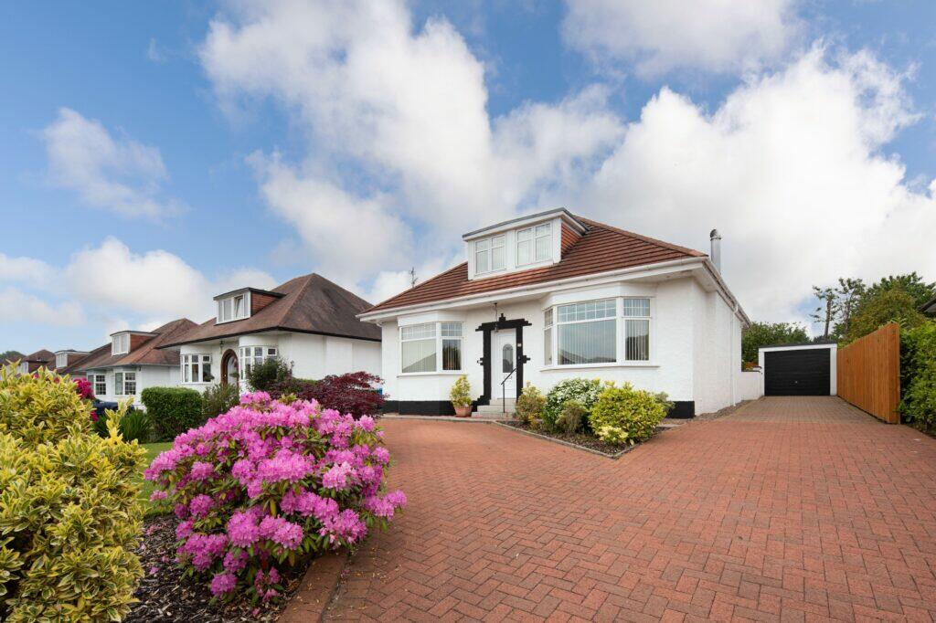 4 bedroom detached bungalow for sale in Beech Avenue, Newton Mearns, G77