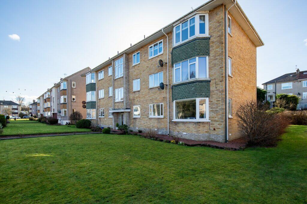 2 bedroom flat for sale in Castle Court, Kings Drive, Newton Mearns, G77