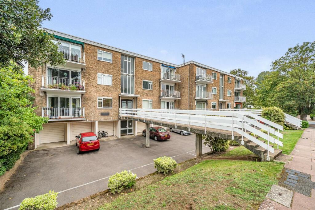 2 bedroom flat for sale in Beckenham Grove, Bromley, BR2