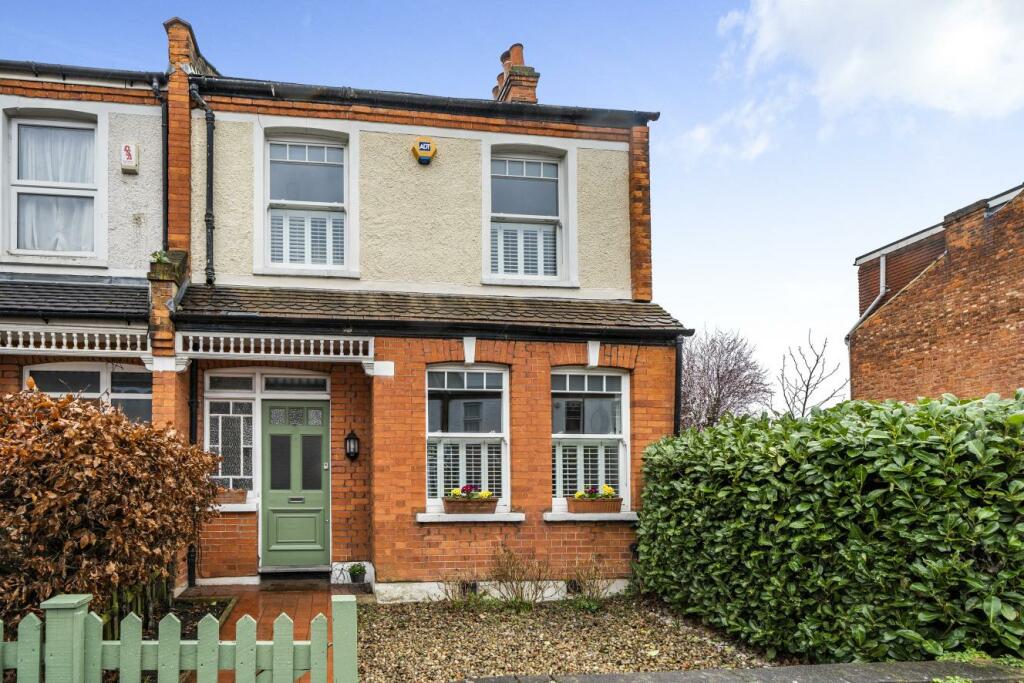 4 bedroom end of terrace house for sale in Belmont Road, Beckenham, BR3