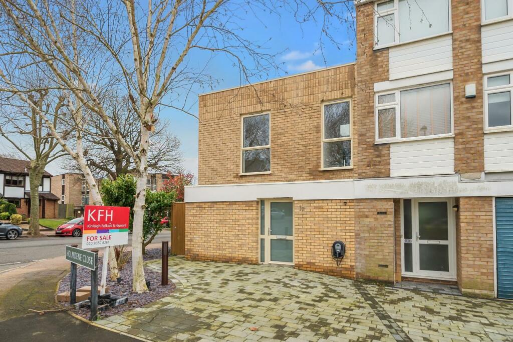 3 bedroom end of terrace house for sale in Holmdene Close, Beckenham, BR3