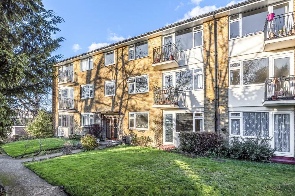 2 bedroom flat for sale in Embassy Gardens, Beckenham, BR3