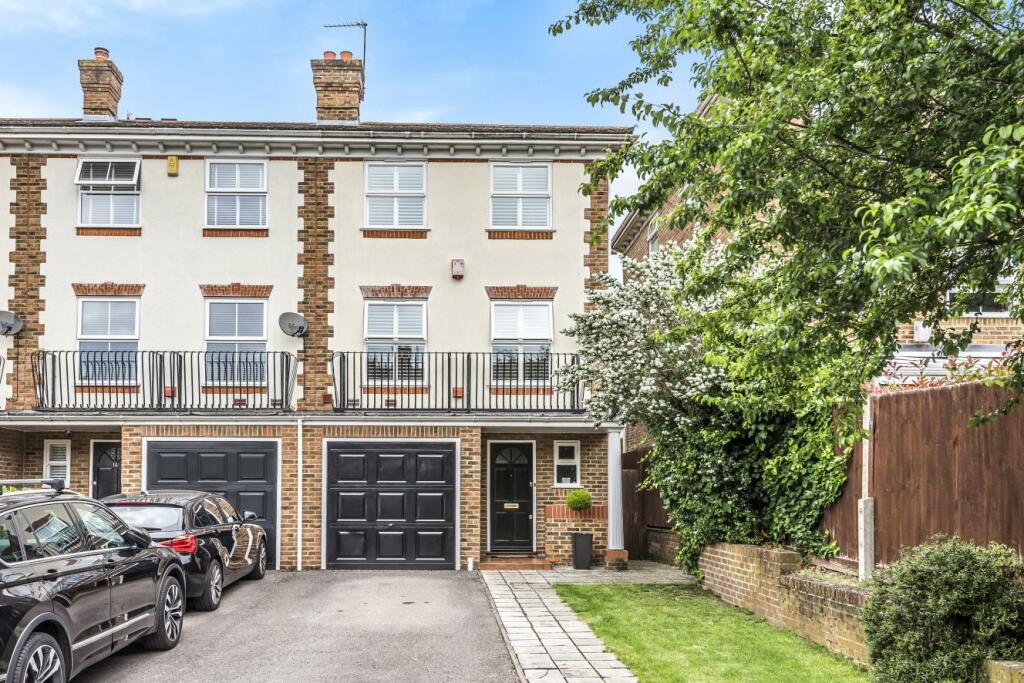 4 bedroom end of terrace house for sale in Regency Mews, Beckenham, BR3
