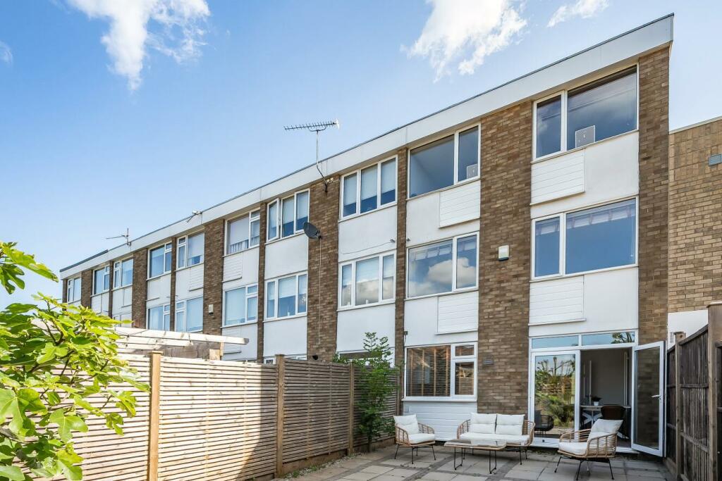 Additional property image - Holmdene Close, Beckenham