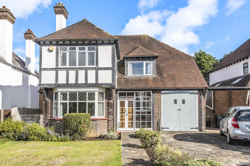 4 bedroom detached house for sale in Greenways, Beckenham, BR3