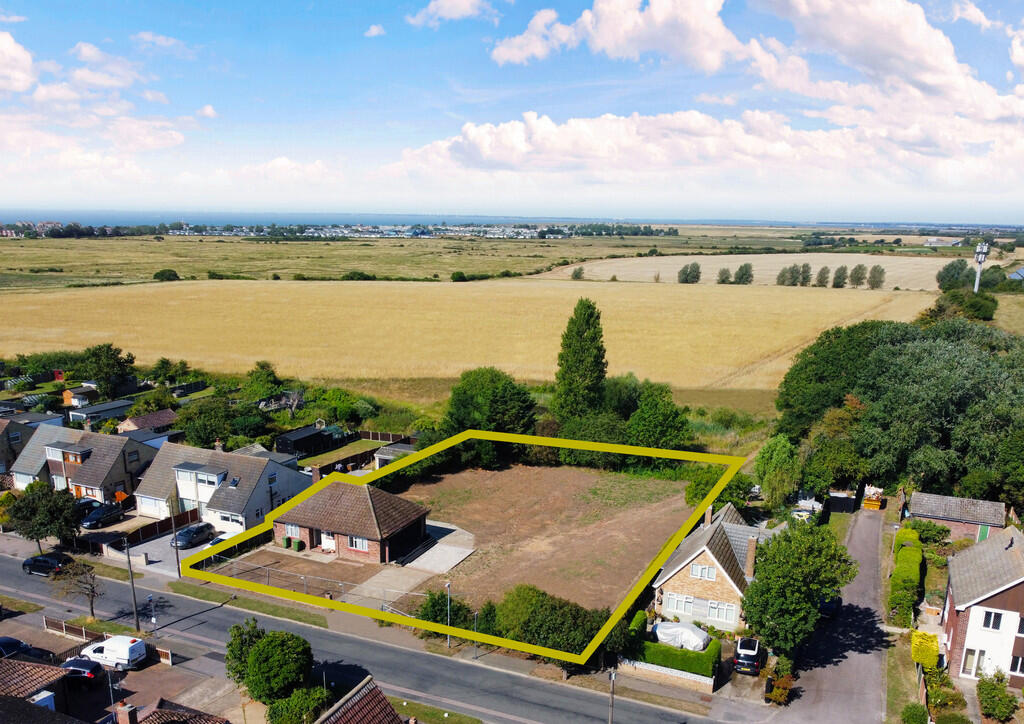 Main image of property: 67 Park Square West, West Clacton, Jaywick, CO15 2NT