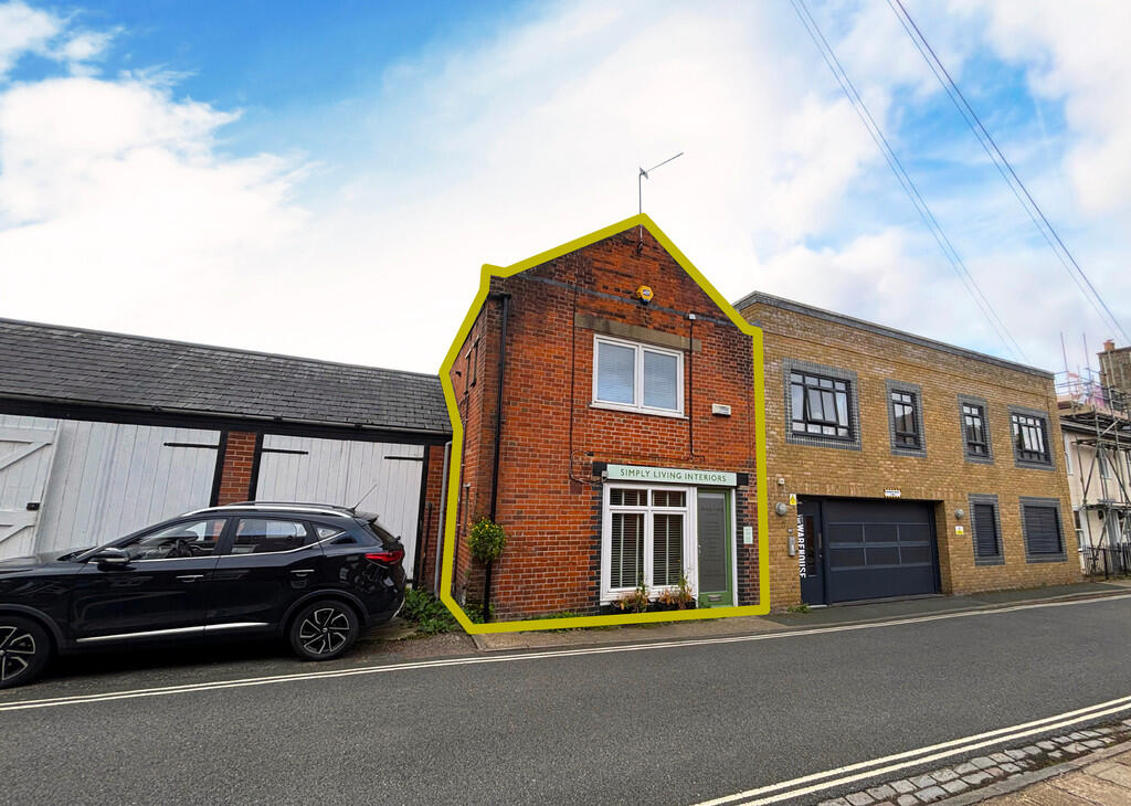 Main image of property: 29 Manor Road, Colchester, CO3 3LX