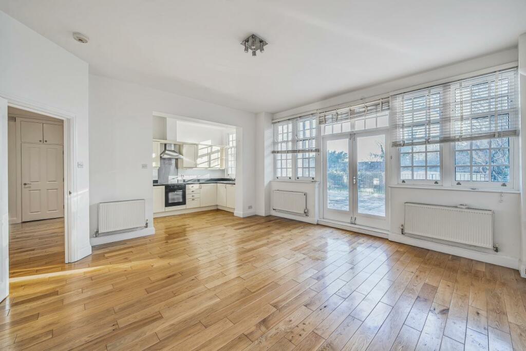 3 bedroom flat for sale in Hervey Road, Blackheath, SE3
