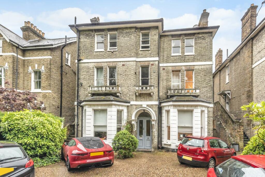 2 bedroom flat for sale in St Johns Park, Blackheath, SE3