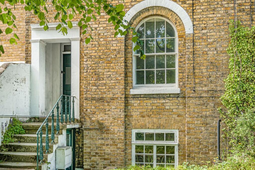 1 bedroom flat for sale in Shooters Hill Road, Blackheath, SE3