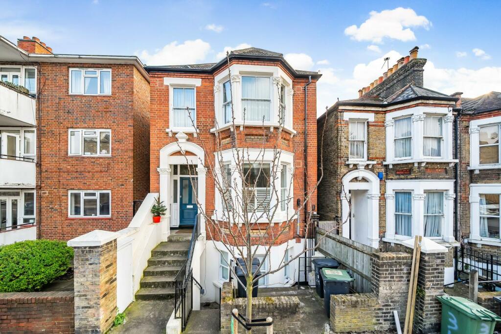 3 bedroom flat for sale in Pendrell Road, Brockley, SE4