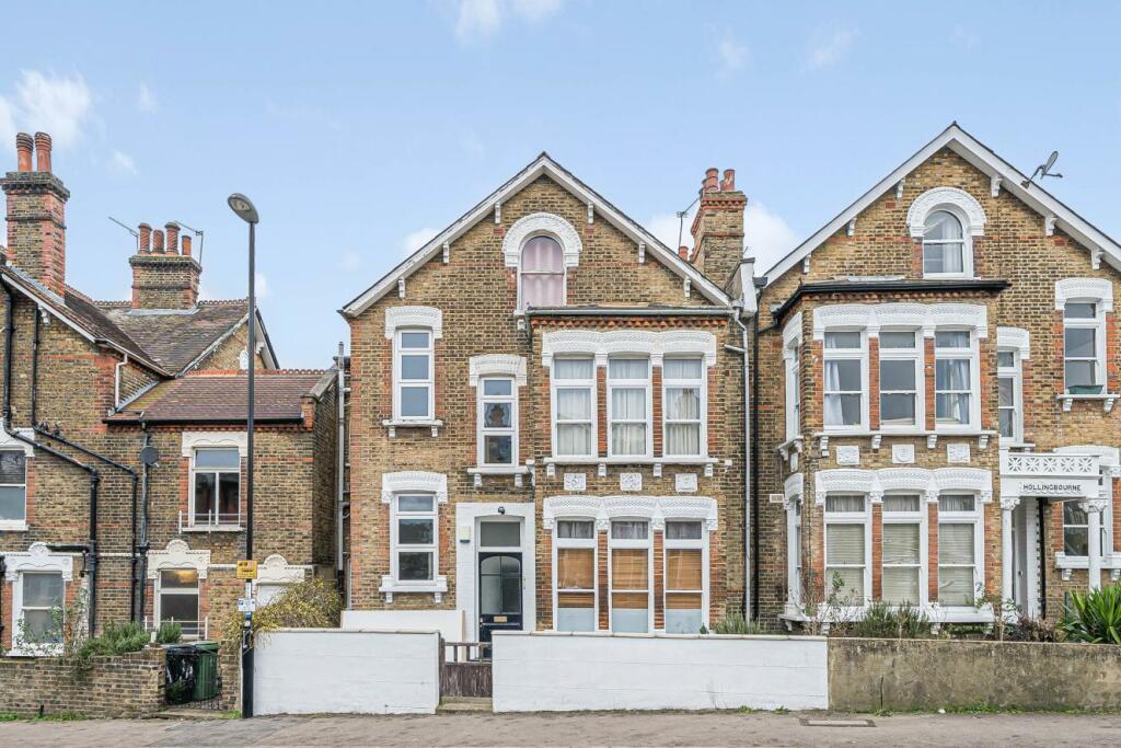 2 bedroom flat for sale in Halesworth Road, Lewisham, SE13