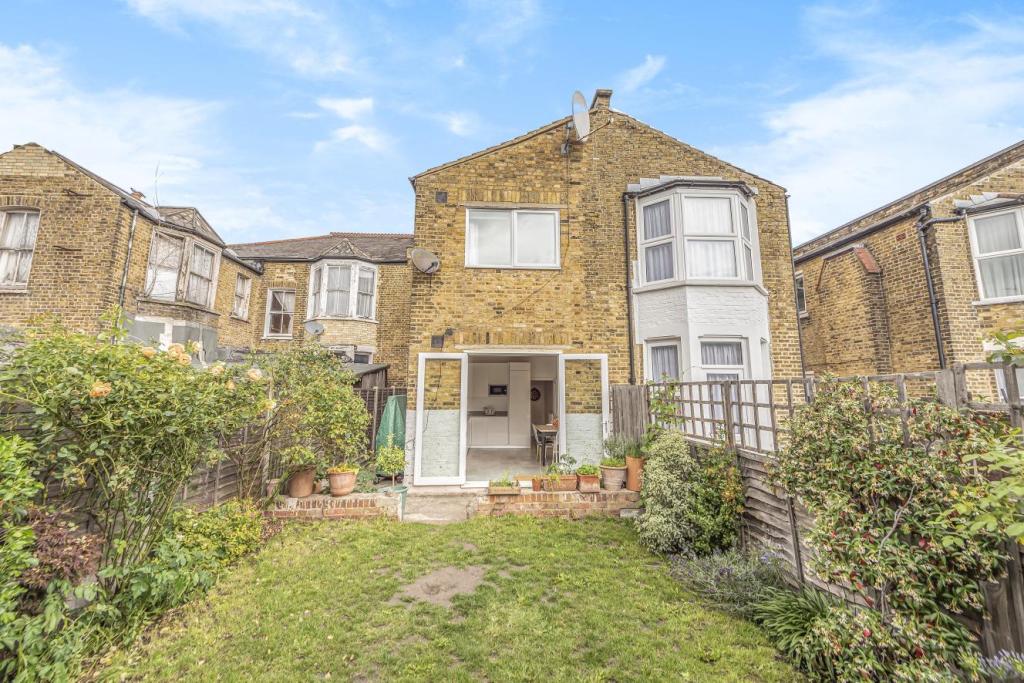 3 bedroom terraced house for sale in St. Asaph Road, Brockley, SE4