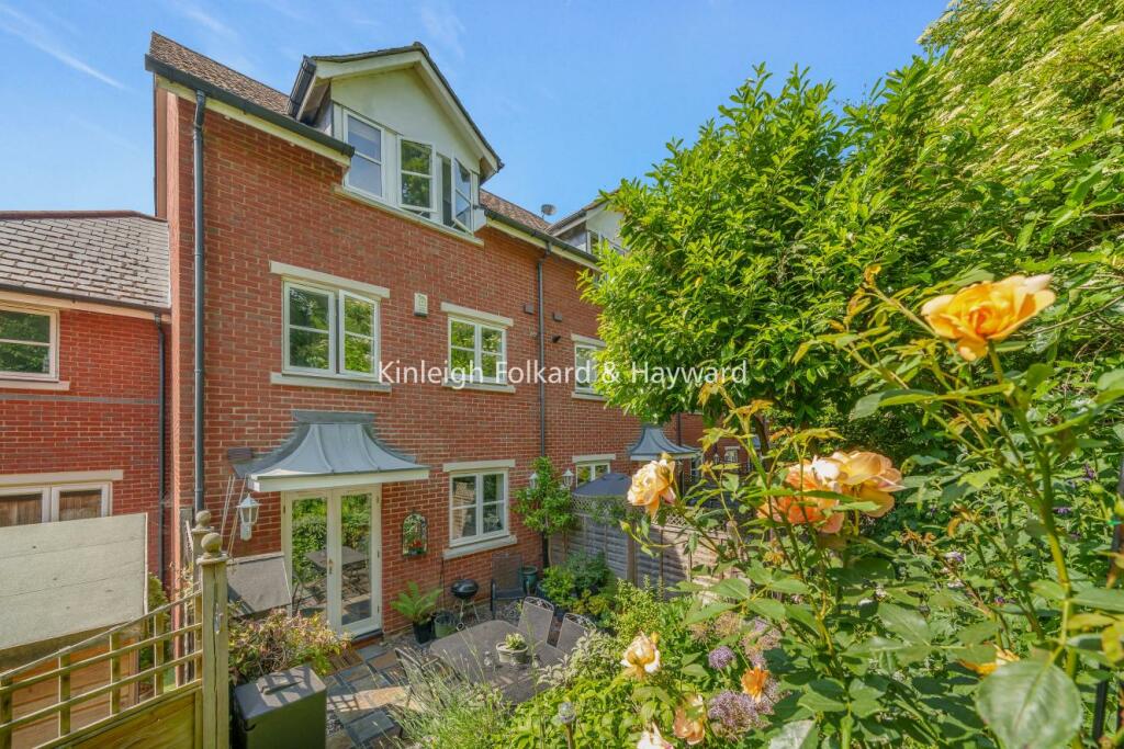 4 bedroom end of terrace house for sale in Imperial Place, Chislehurst, BR7