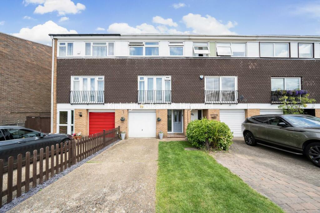 4 bedroom terraced house for sale in Broadheath Drive, Chislehurst, BR7