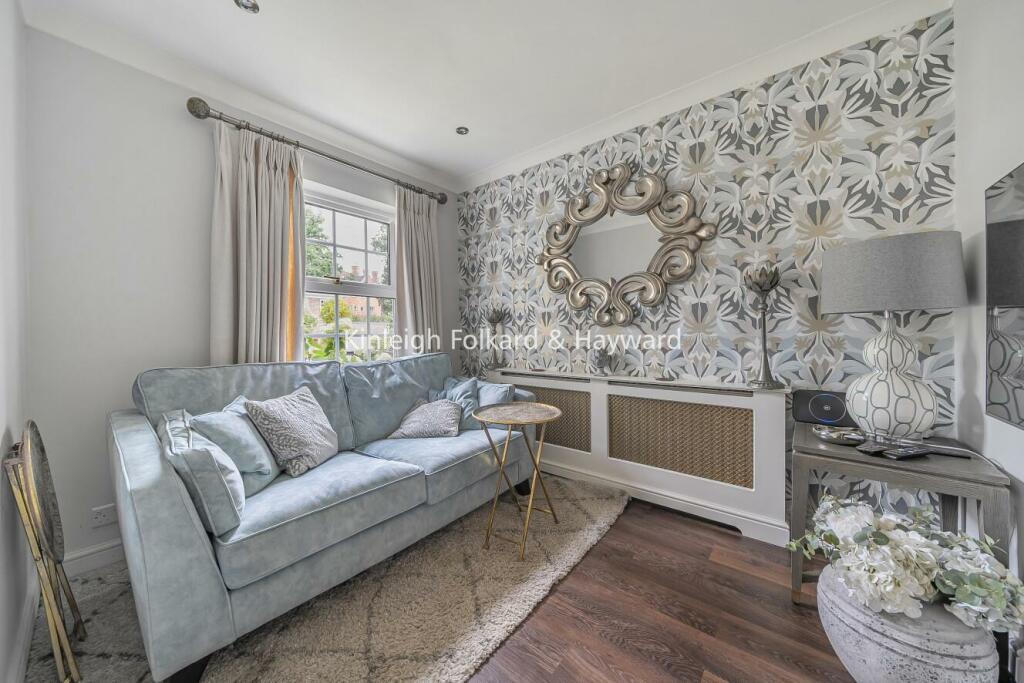 Additional property image - Pickwick Way, Chislehurst