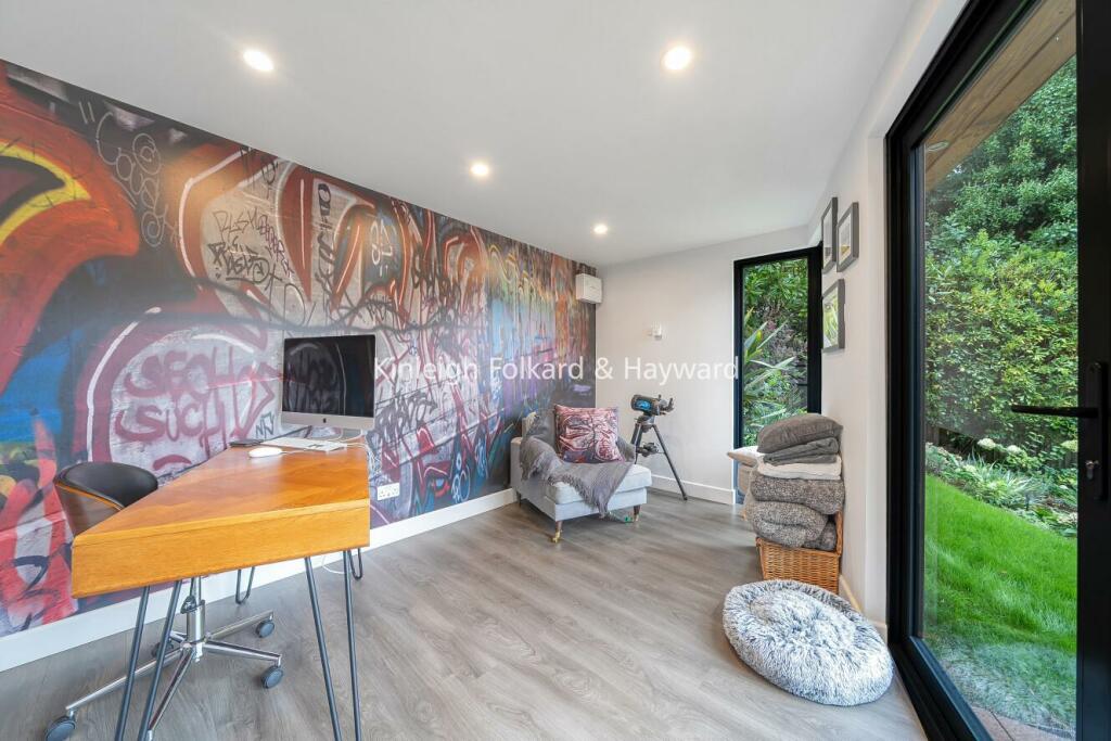 Additional property image - Pickwick Way, Chislehurst