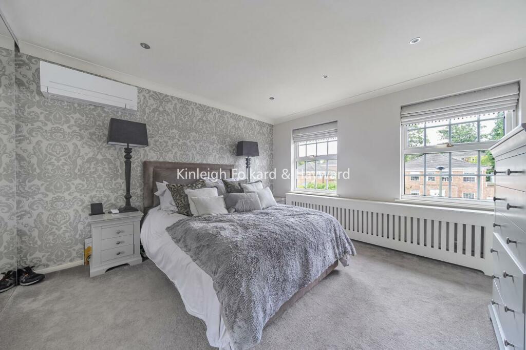Additional property image - Pickwick Way, Chislehurst