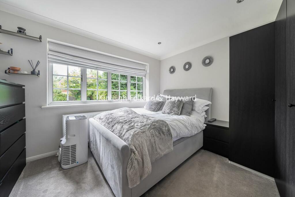Additional property image - Pickwick Way, Chislehurst