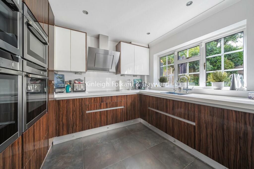 Additional property image - Pickwick Way, Chislehurst