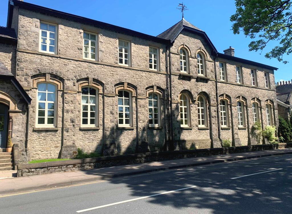 2 bedroom flat for sale in Aynam Court, Aynam Road, Kendal, LA9