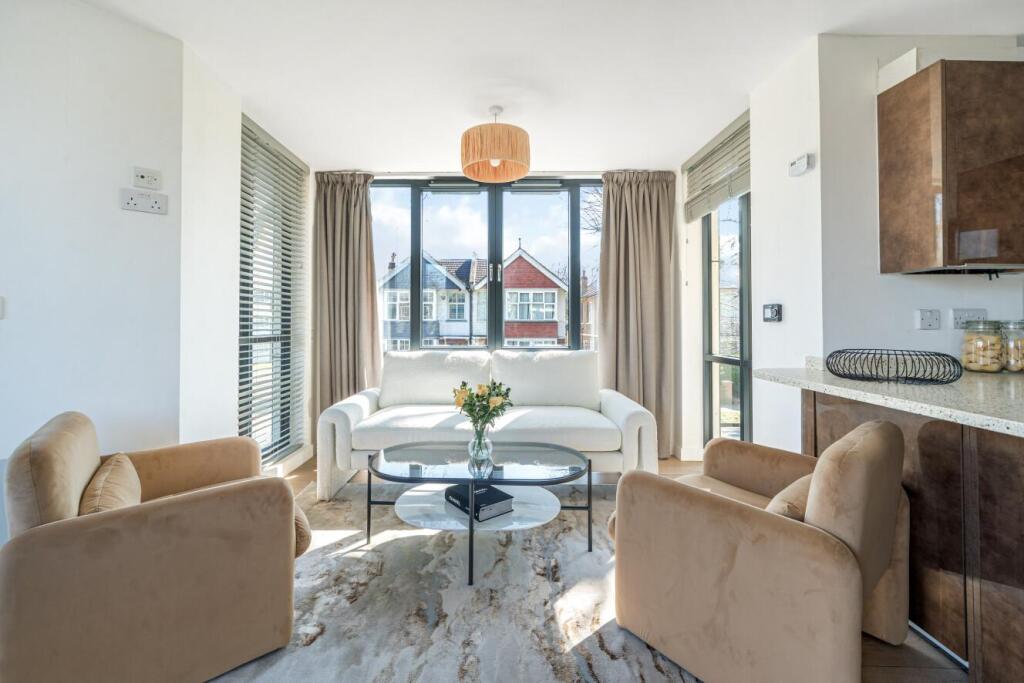 Main image of property: Park Road, London, Chiswick, W4