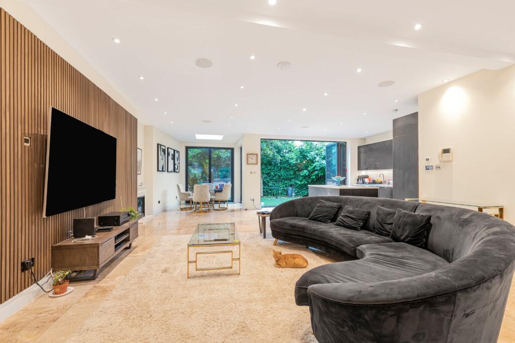 Main image of property: Sutton Lane South, Chiswick, London, W4