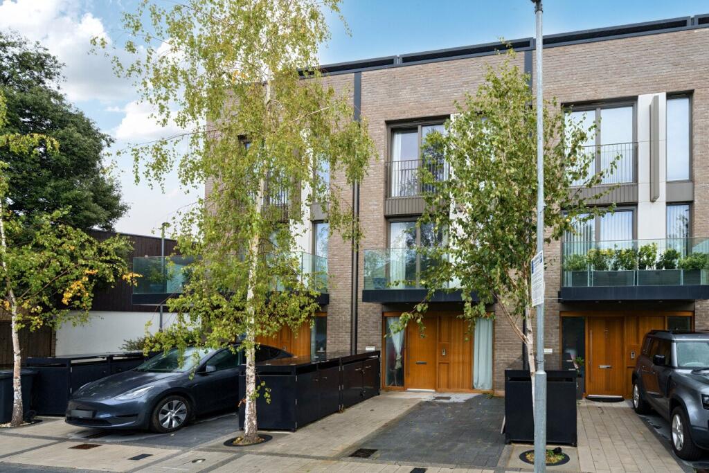 Main image of property: Bourke Close, London, SW4