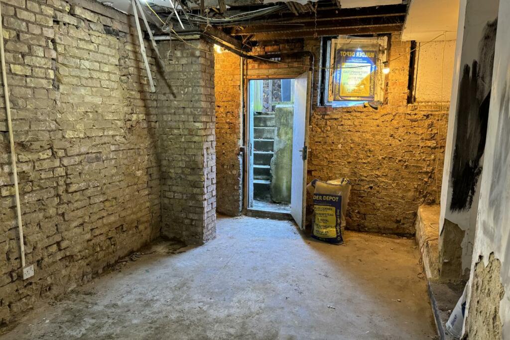 Studio flat for sale in Rosebery Gardens, Crouch End, N8